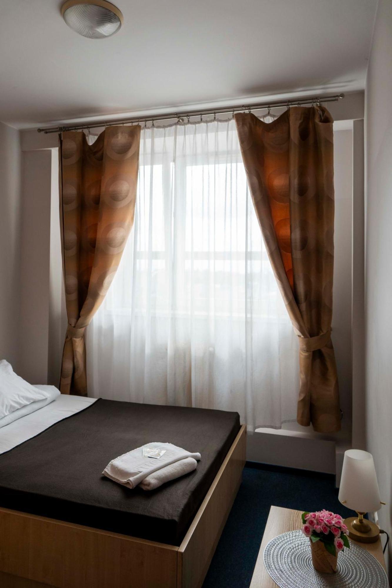Hostel Sami Swoi Kutno Zewnętrze zdjęcie
