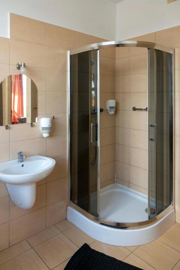 Hostel Sami Swoi Kutno Zewnętrze zdjęcie